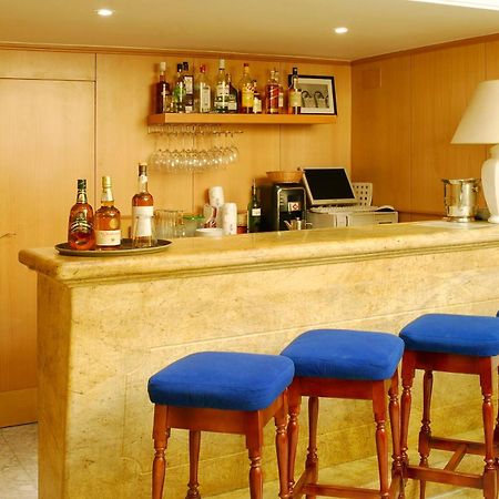 Reyes Catolicos Otel Sevilla Oda fotoğraf