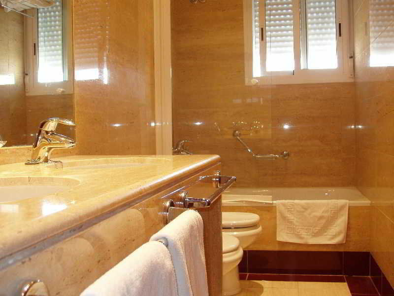Reyes Catolicos Otel Sevilla Oda fotoğraf