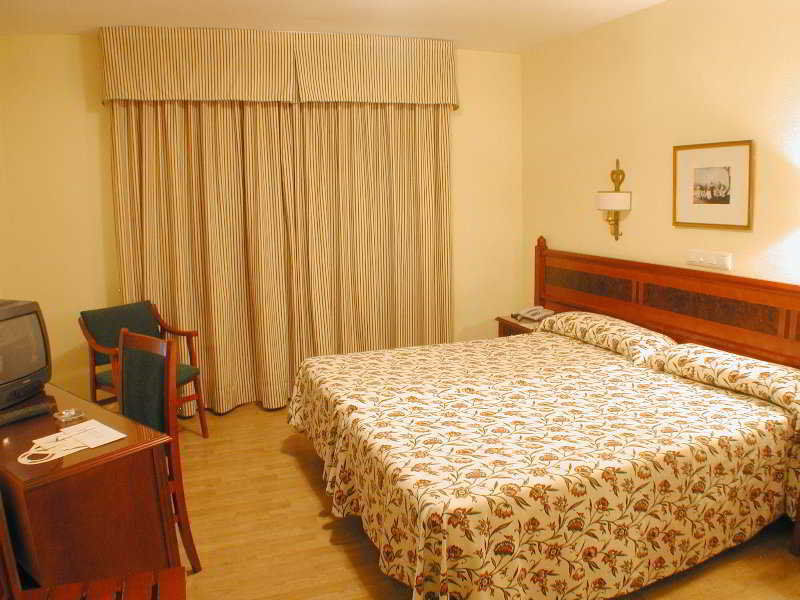 Reyes Catolicos Otel Sevilla Oda fotoğraf