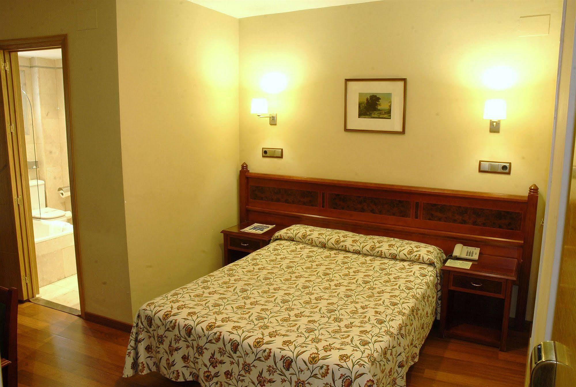 Reyes Catolicos Otel Sevilla Oda fotoğraf